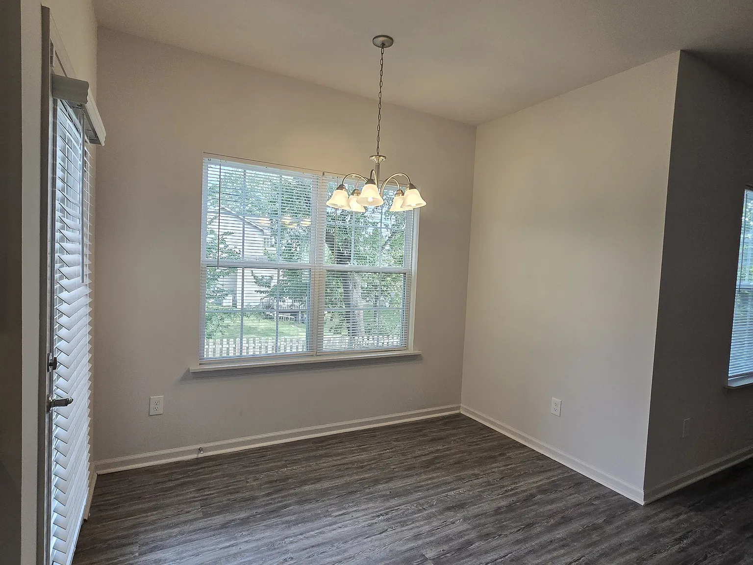 4 bed, 2.5 bath, 1956 sqft, $2,540 — Photo 3
