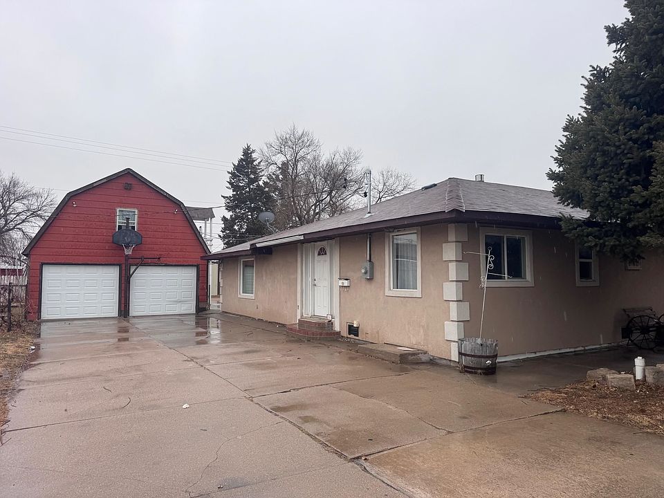 1st image of 910 W 9th St