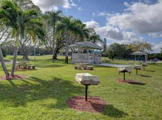 285 Markham Dr, Deerfield Beach, FL 33442