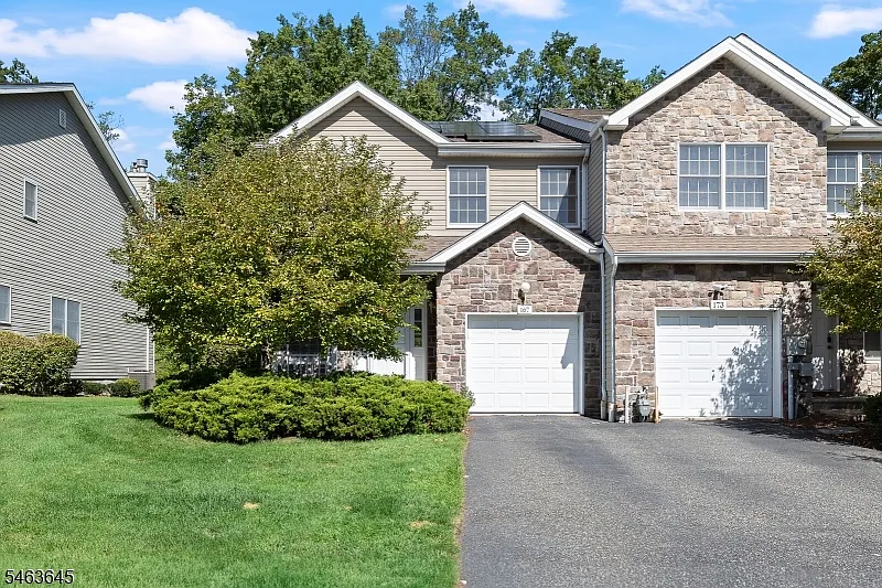 3 bed, 3.5 bath, 1892 sqft, $4,151 — Photo 3