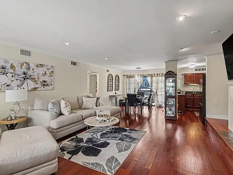 114 E 41st St #5 — Photo 9