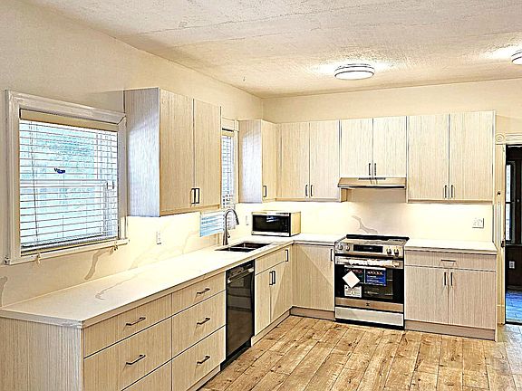 5th image of 184 Prospect St