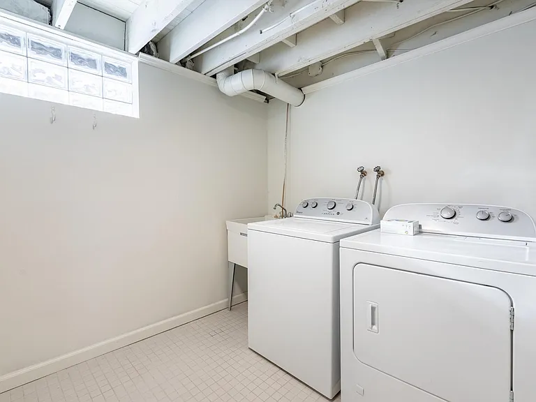 575 Blunk St — Photo 30