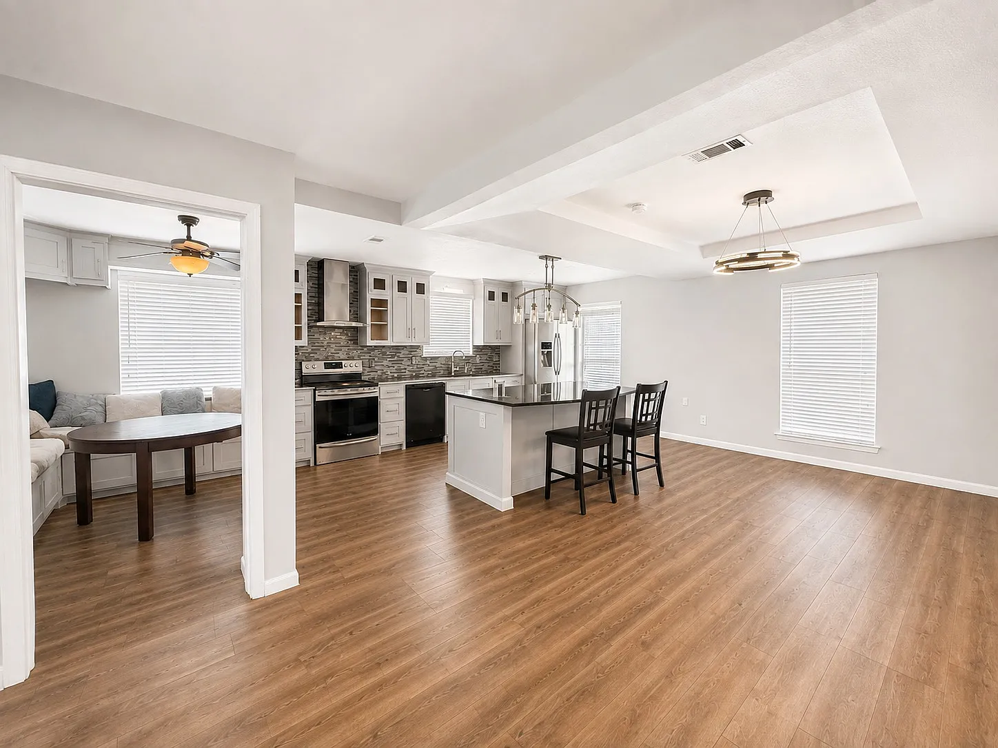 4 bed, 3047 sqft, $790 — Photo 2