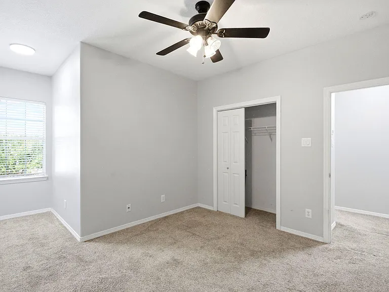 930 Sterling Creek Cir — Photo 24