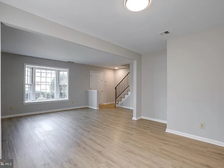 322 Clay St — Photo 9