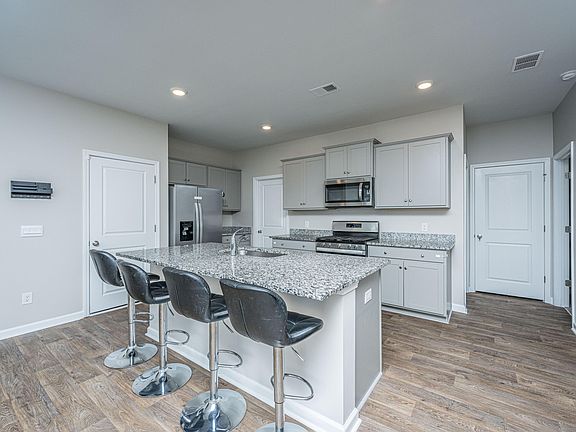 4th image of 203 Mica Ct