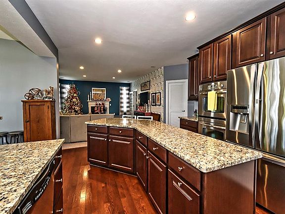 3rd image of 2305 Broomsage Ct