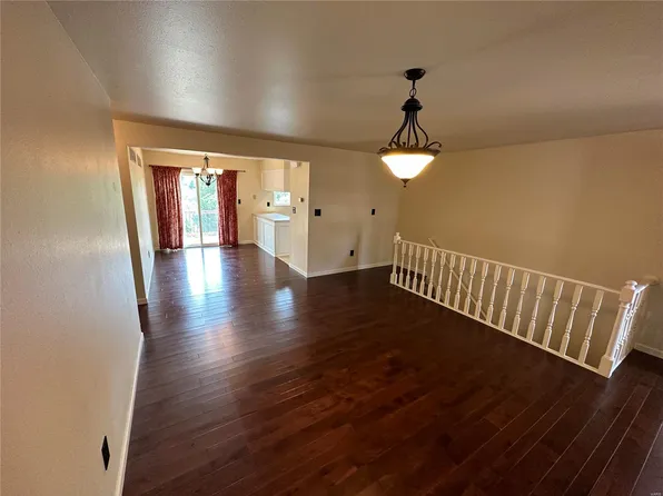 1067 Hidden Ridge Trl, Valley Park, MO 63088