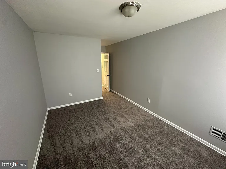 1333 E North Ave — Photo 6