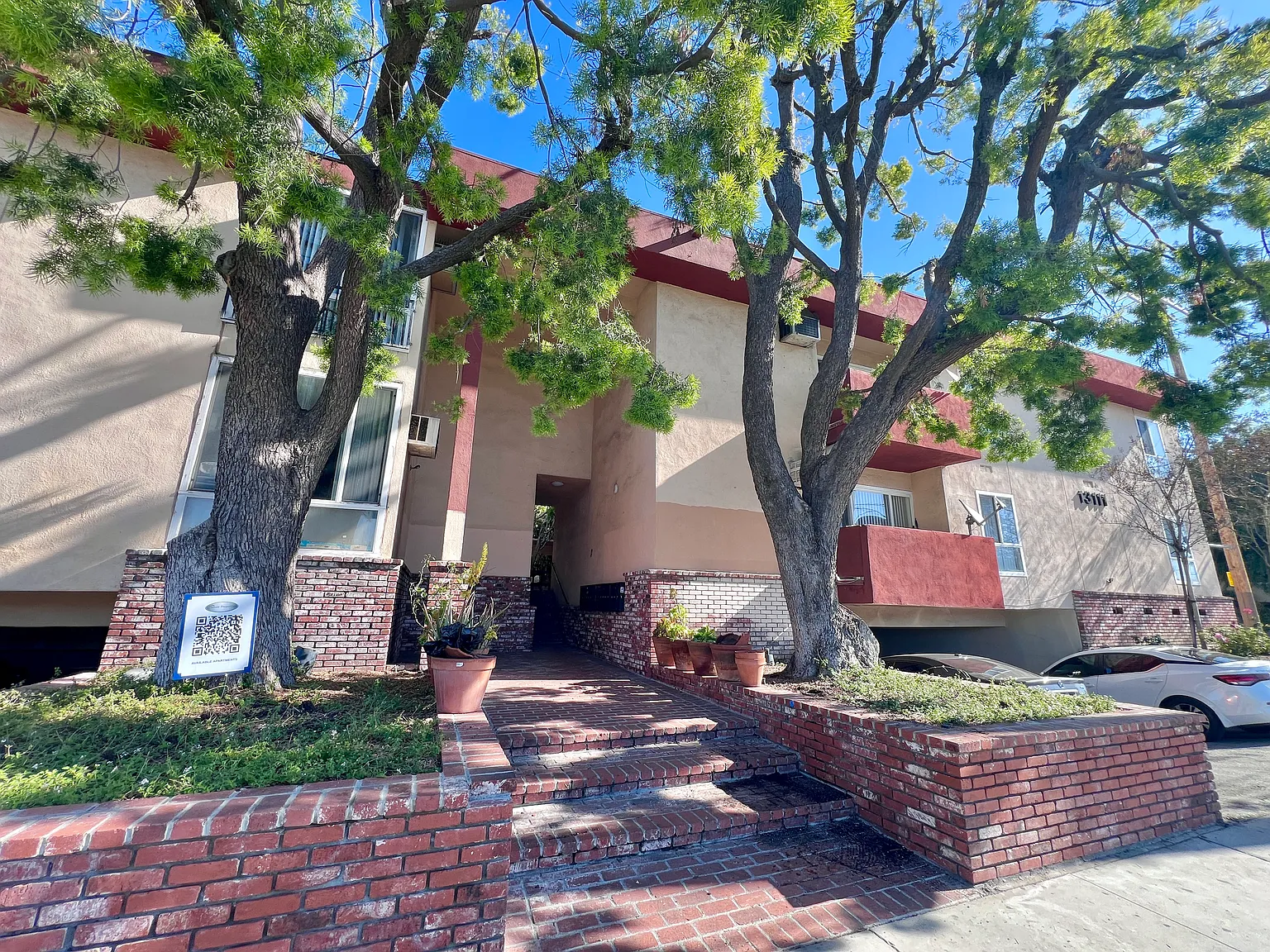 3 bed, 1150 sqft, $2,725 — Photo 1