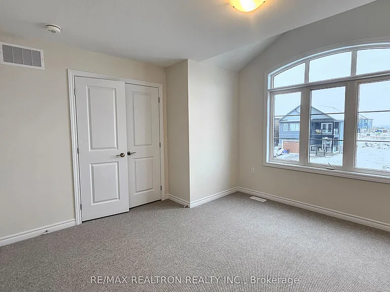 16 York Dr — Photo 9