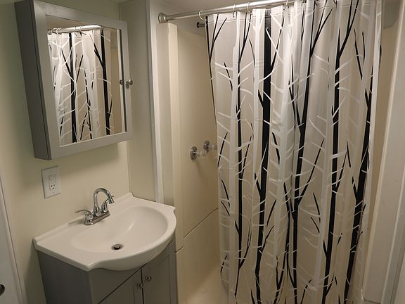 4th image of 91 E Main St #4