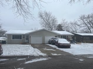 2170 Vernon Dr, Elgin, IL 60123