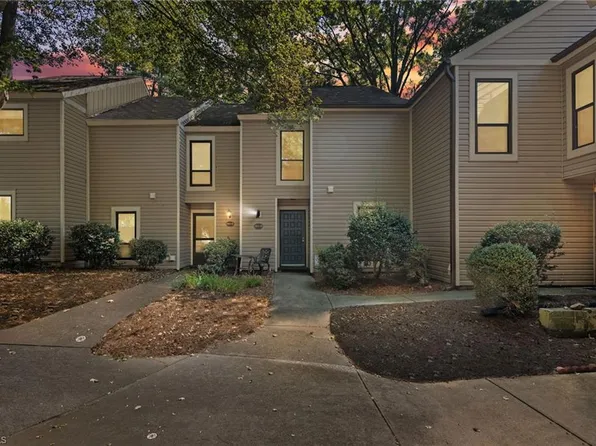 301 Village Ln Unit D, Greensboro, NC 27409