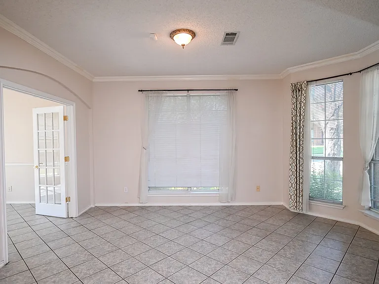 2100 Newport Dr — Photo 10