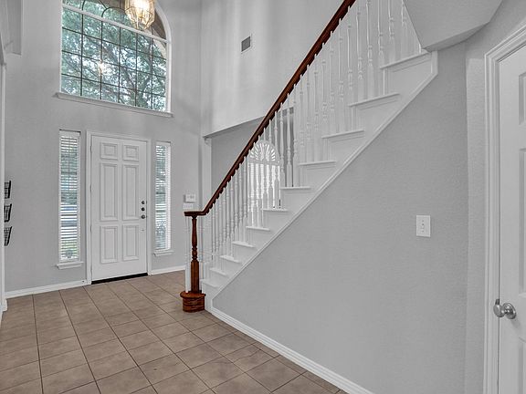 3rd image of 1511 Westmont Dr
