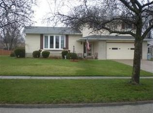 5850 Mural Dr, Seven Hills, OH 44131