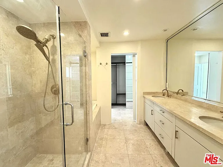 121 S Palm Dr #404 — Photo 36