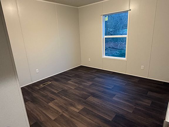 4th image of 140 Silver Ridge Dr