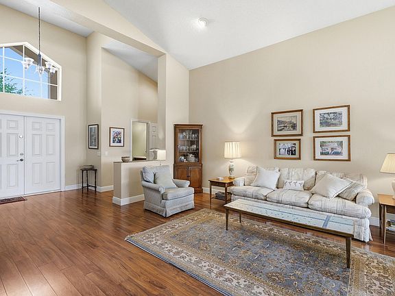5th image of 477 Cameron Drive