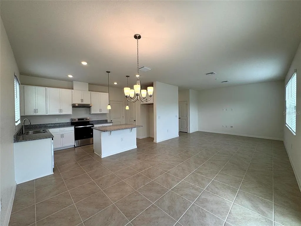 4 bed, 2.5 bath, 1908 sqft, $2,850 — Photo 3