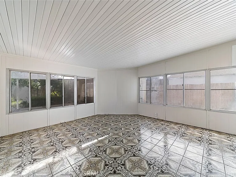 348 W Spazier Ave — Photo 16