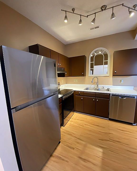 1st image of 211 Quarter Trl APT A
