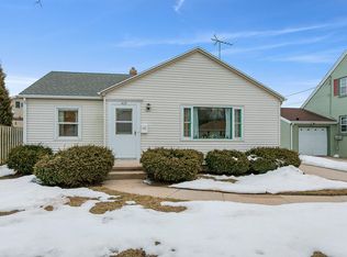 413 S 31st St, Manitowoc, WI 54220