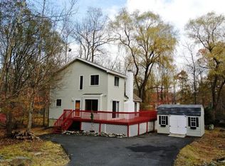 123 Saint Andrews Dr, Bushkill, PA 18324