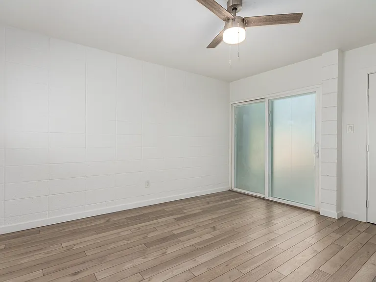 1911 E Amelia Ave #7 — Photo 5