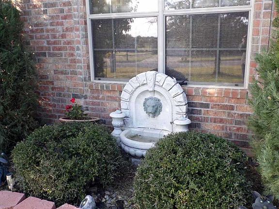 3rd image of 702 E Texas Ave