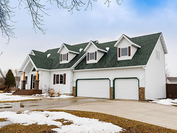 2nd image of 1534 Sommerset Dr