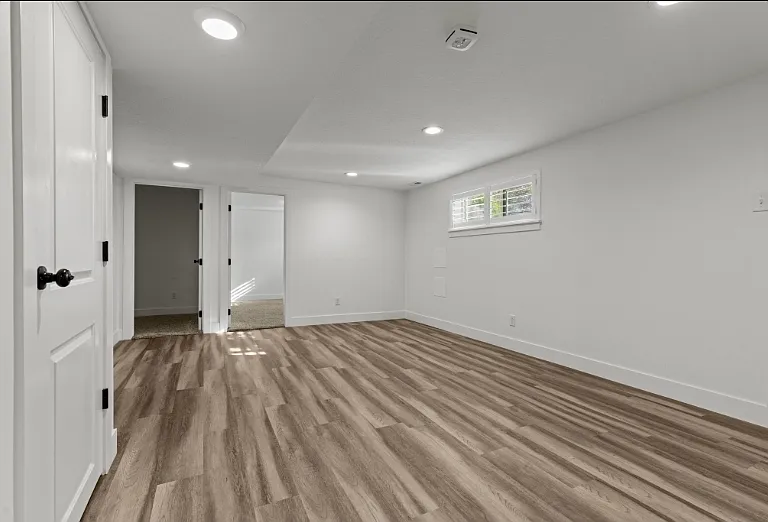 623 N 1000 W — Photo 6