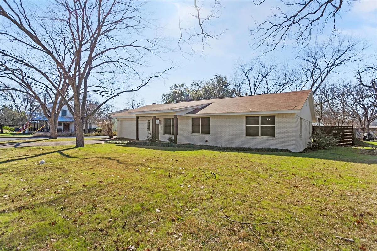 Building Photo - 1806 Hutto Rd