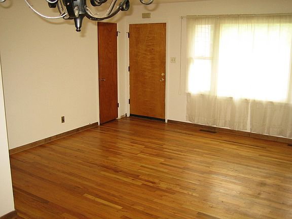 3rd image of 5S433 Glenoban Dr