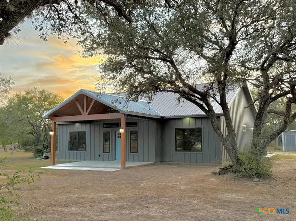 84 Paloma Rd, Victoria, TX 77905