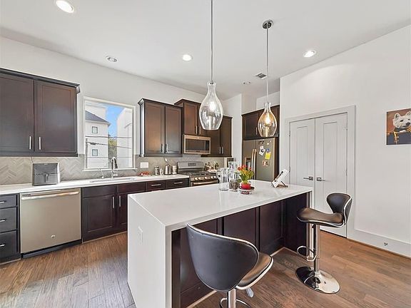 5th image of 1604 Ovid St #B