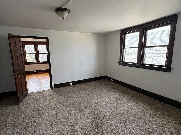 189 Westminster Ave — Photo 22