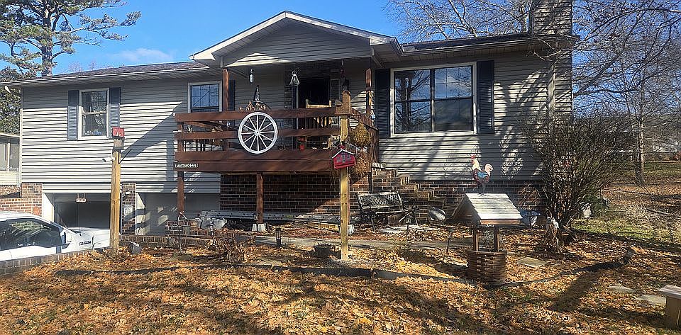 2nd image of 703 Periwinkle Ln