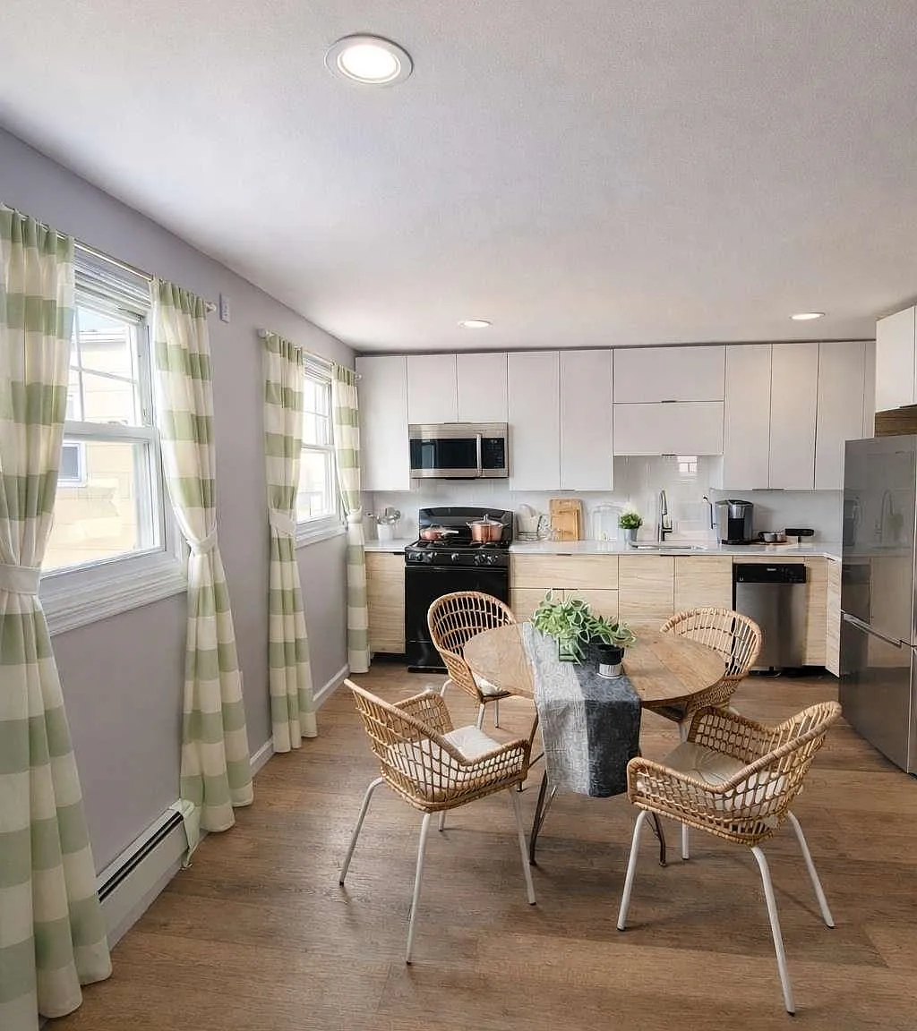 3 bed, 1.0 bath, 900 sqft, $2,650 — Photo 4