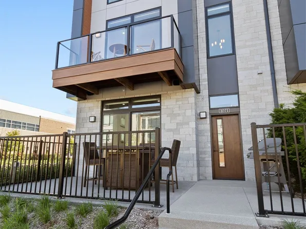 1071 Brookwood Dr, Ashwaubenon, WI 54304