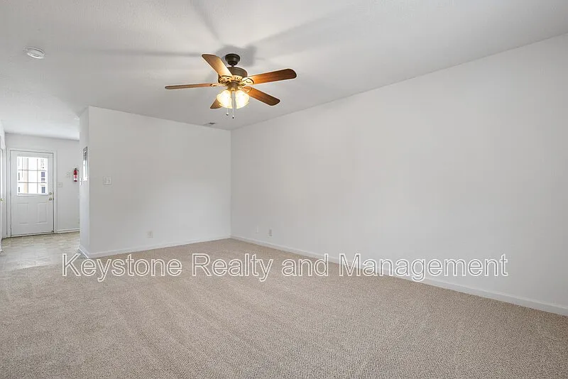 2 bed, 1.5 bath, 1050 sqft, $925 — Photo 3