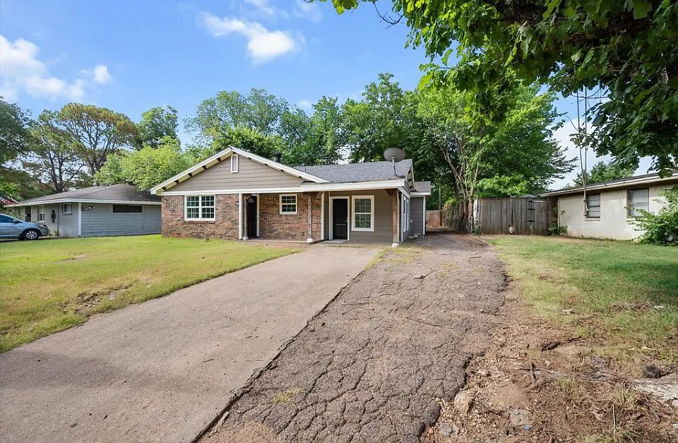 4 bed, 2.5 bath, 1820 sqft, $2,500 — Photo 2