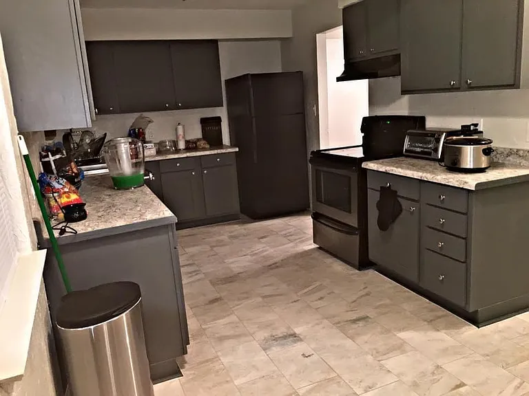 1128 Kathy Ln — Photo 2