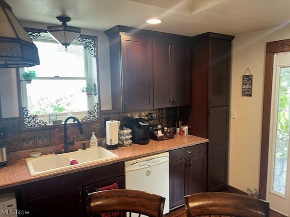 2nd image of 130 Lincoln Ave
