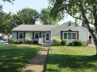 1806 16th Ave, Menominee, MI 49858
