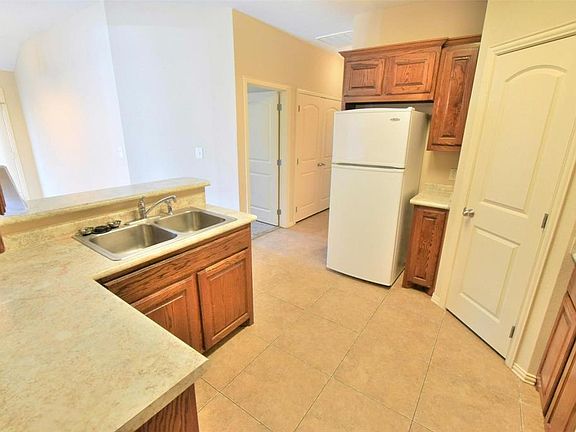 4th image of 147 Meadows Dr N