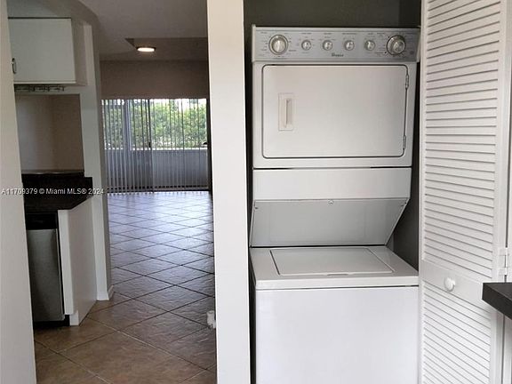 4th image of 50 Key West Ct