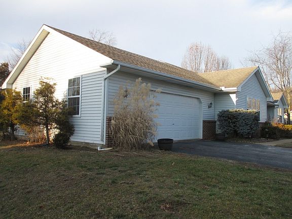 3rd image of 7935 Forest Creek Ct